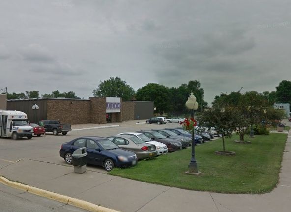 Leon Retail Center: 108 NE 3rd St, Leon, IA 50144
